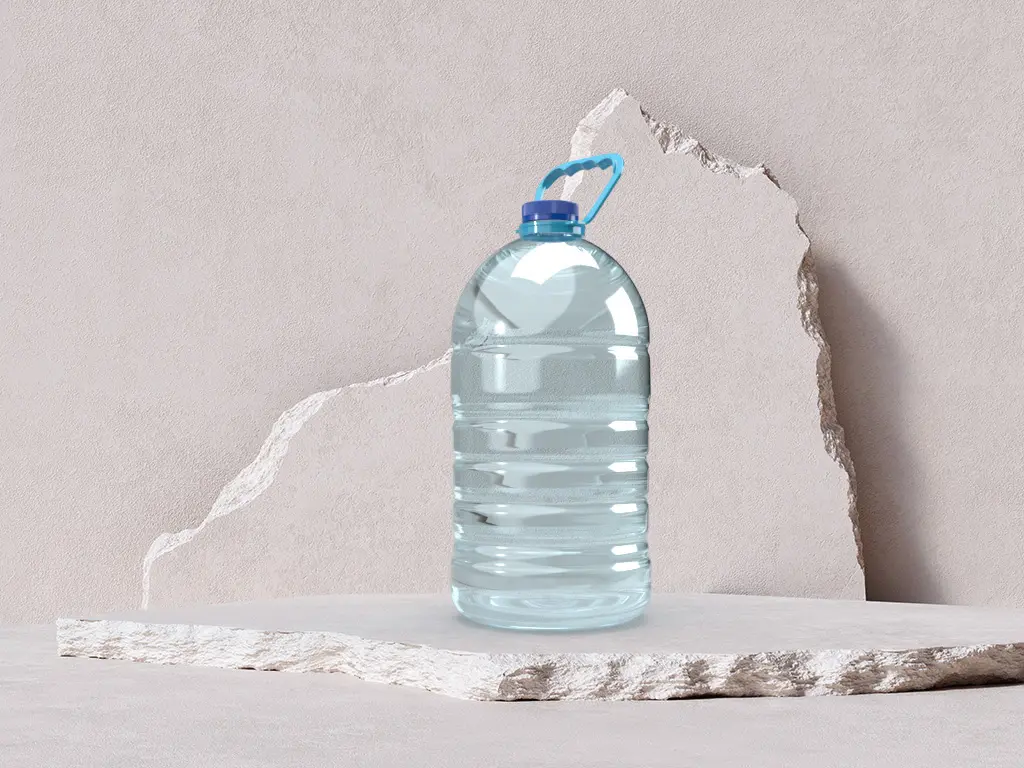 Boccione o bottiglia di grande formato con maniglia in plastica da trasporto sul collo