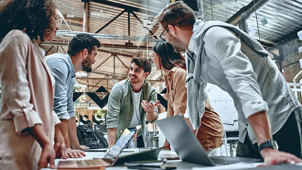 Team Decimo: The Power of Collaboration. Team Decimo Srl at work: collaboration and team spirit for packaging automation.